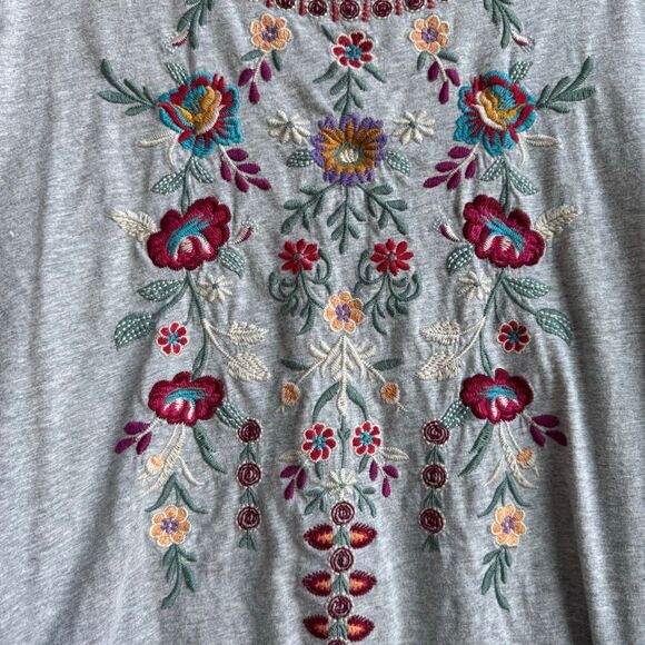 Johnny Was Embroidered Floral Colorful Gray Short Sleeve T Shirt Size Large - Picture 2 of 7